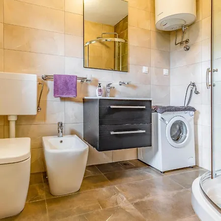 4 Bedroom Beautiful In *