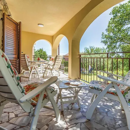 Holiday home 4 Bedroom Beautiful In Premantura