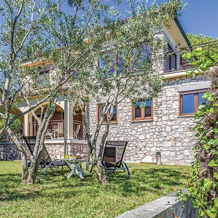 Holiday home 4 Bedroom Beautiful In Premantura