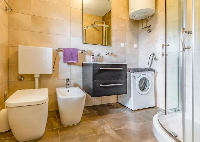 4 Bedroom Beautiful In *